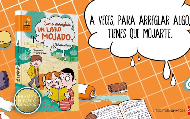 Portada del libro Cómo arreglar un libro mojado: dos niños leen un libro mientras otro les observa en un parque.